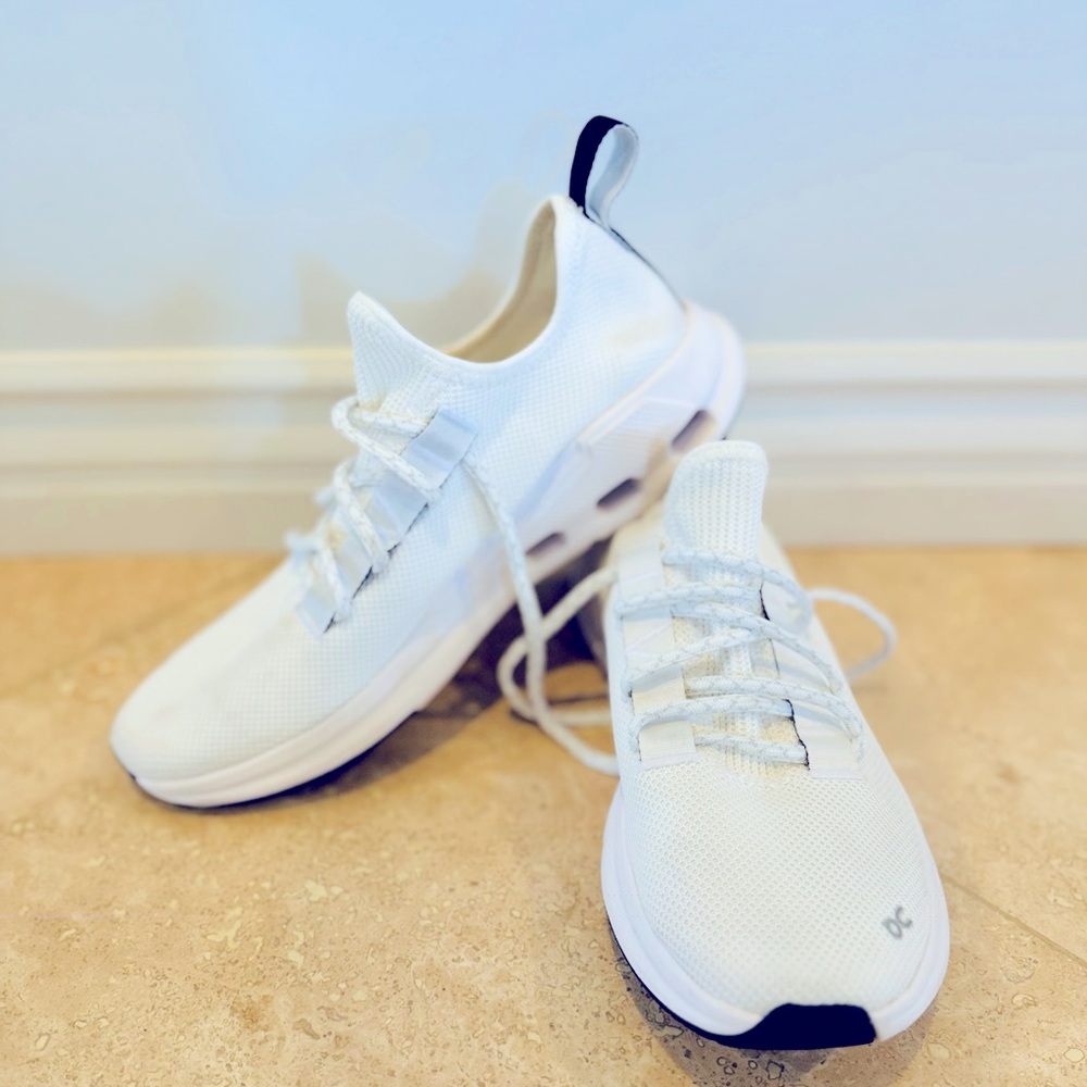 On Cloud women’s white sneakers size 10